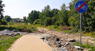 Koniec ścieżki rowerowej w polu