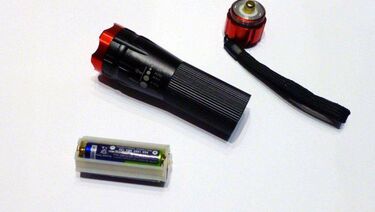 Latarka 240lum Cree XPE Q5 LED w "częściach" Latarka 240lum Cree XPE Q5 LED w "częściach"